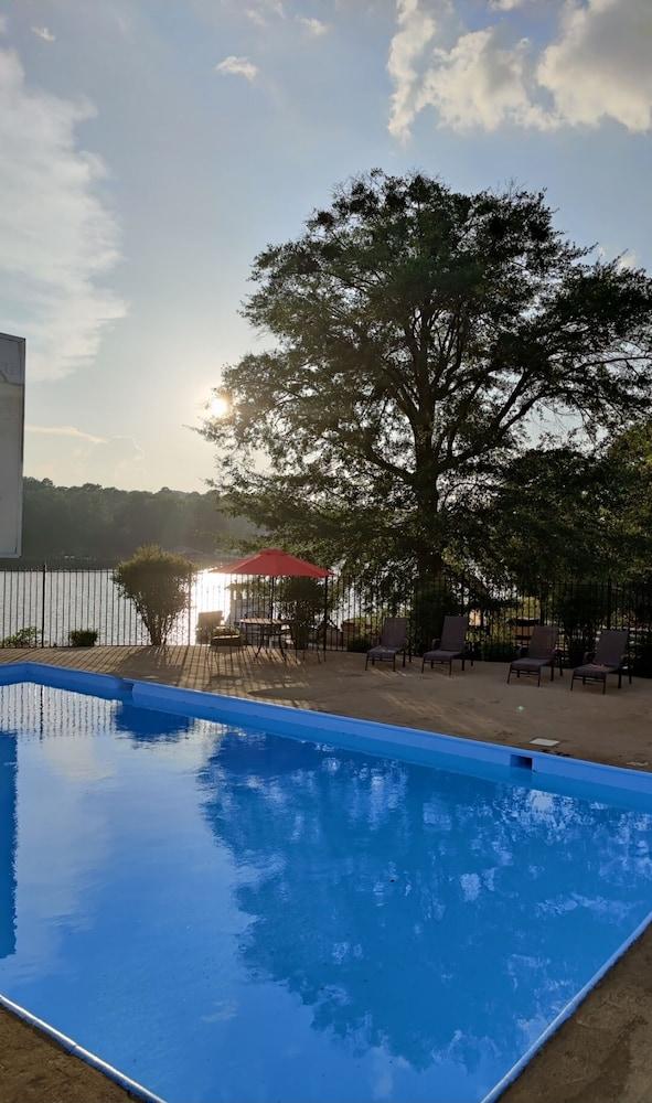 Lake View Inn & Suites Killen 外观 照片