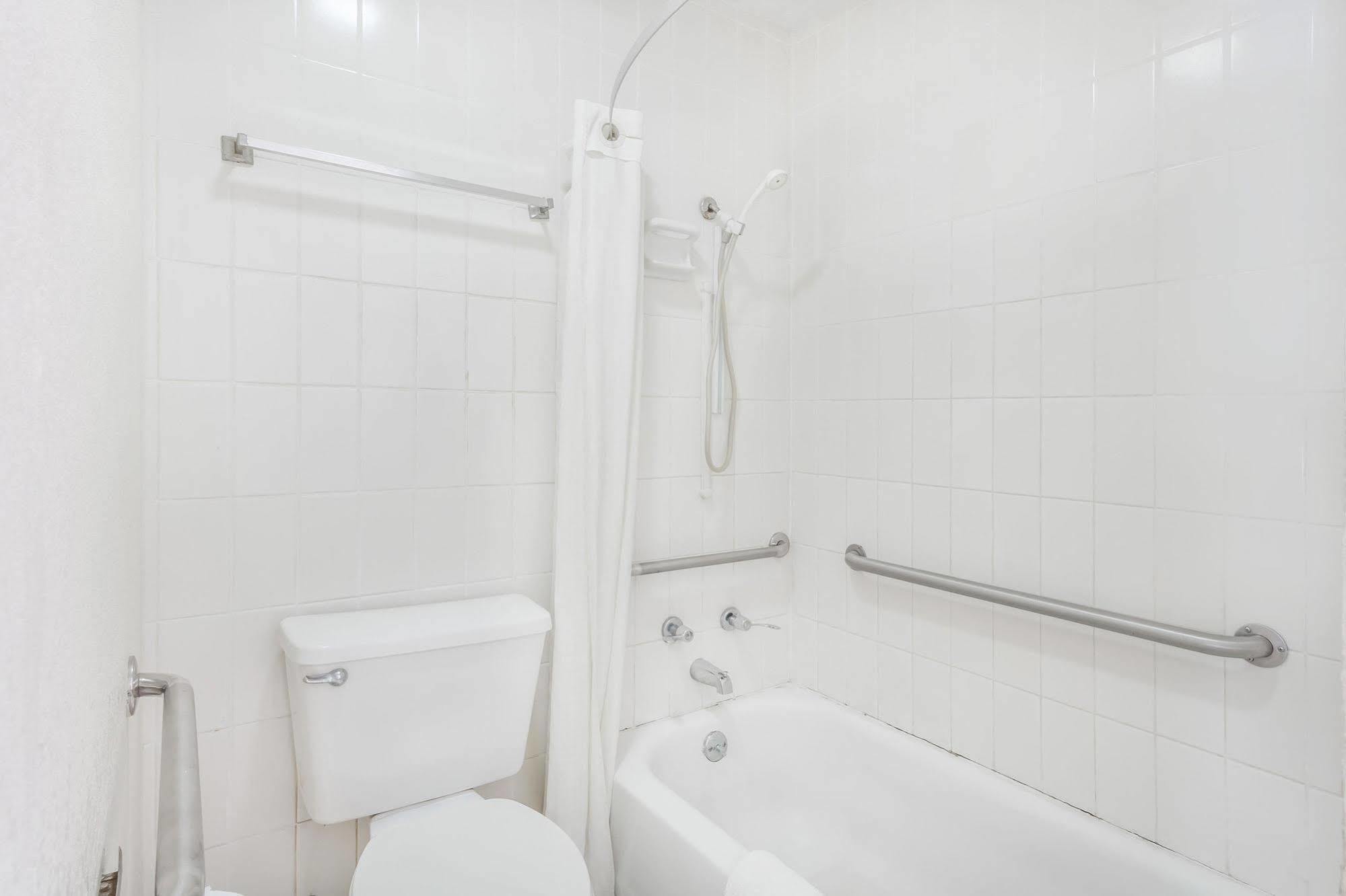 Lake View Inn & Suites Killen 外观 照片